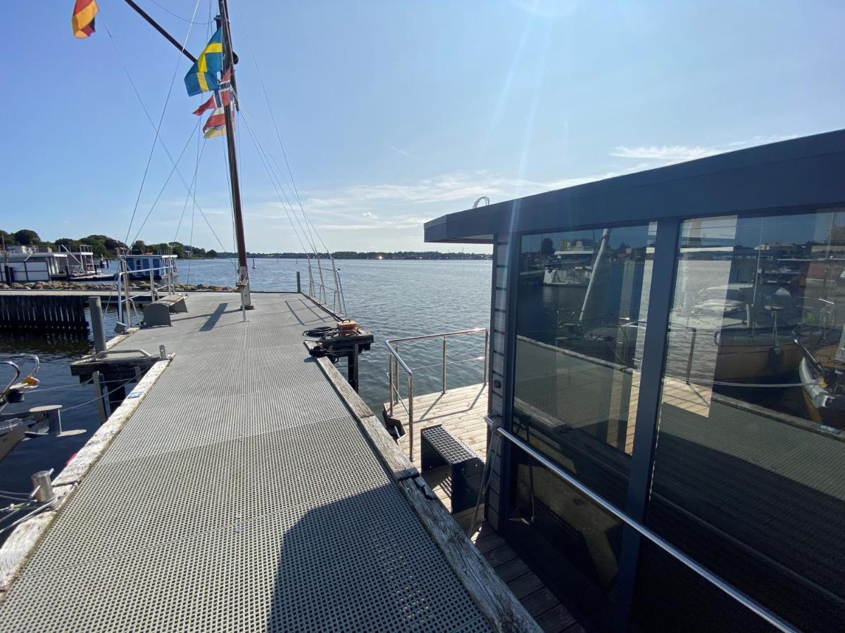 Hausboot Fjord Nordstern Mit Dachterrasse In Schleswig Hotel Exterior photo